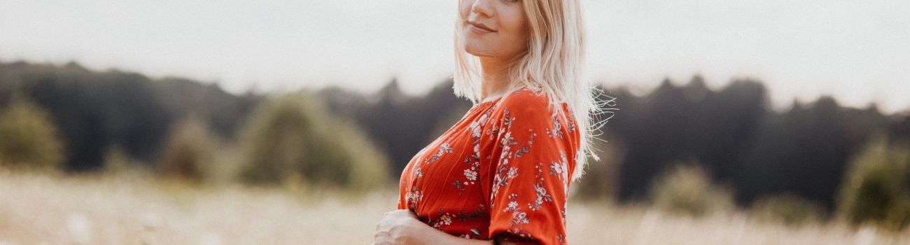 Karta ciąży a procedury: kiedy lekarz zakłada kartę kobiecie?