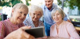 Pakiet medyczny dla seniora a wiek. Tak operatorzy patrzą na metryki pacjentów