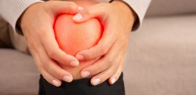 Zwyrodnienie stawów bywa wręcz koszmarem. Co z nim robić w zależności od wieku?