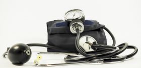 Jak prawidłowo mierzyć ciśnienie krwi samemu, będąc w domu?