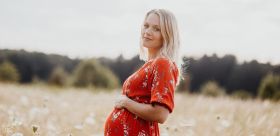Karta ciąży a procedury: kiedy lekarz zakłada kartę kobiecie?